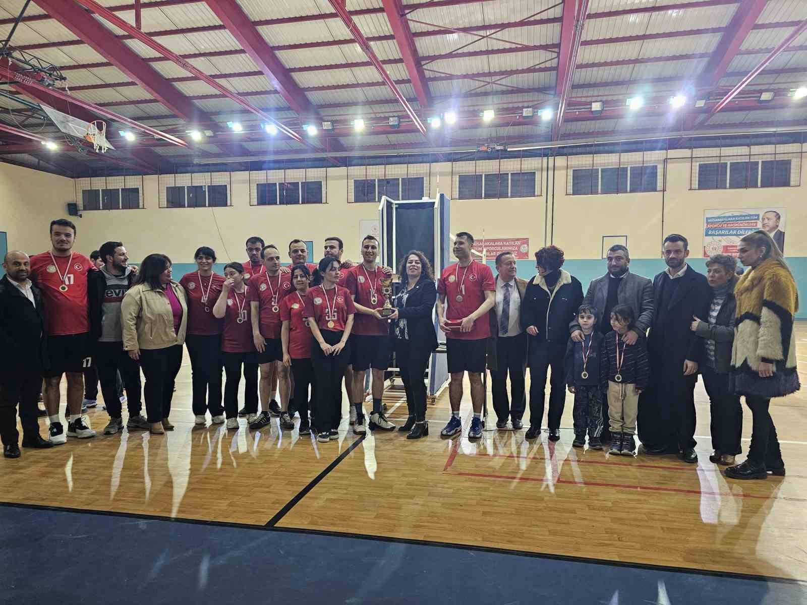 Alaşehirli avukatlar rakip tanımıyor
