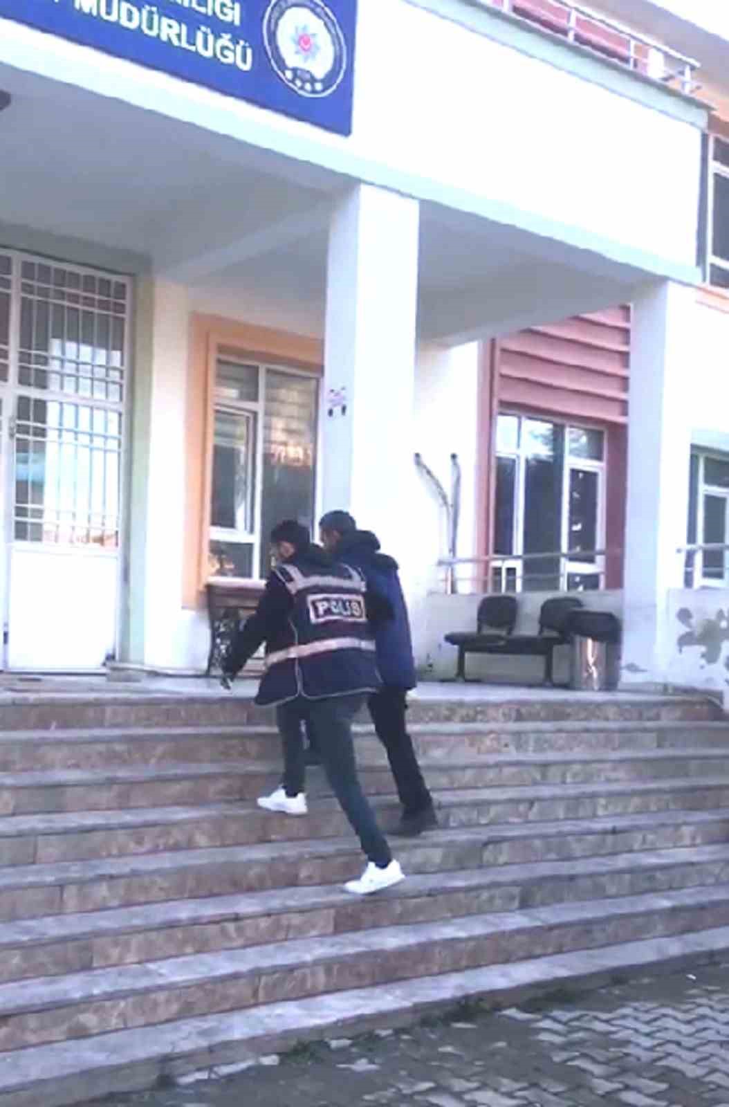 Hatay&rsquo;da 5 ile 28 yıl arası hapis cezasıyla aranan 4 kişi yakalandı
