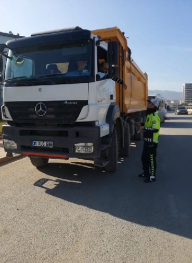 İskenderun&rsquo;da trafik kazalarını azaltmak i&ccedil;in dron destekli trafik denetimi
