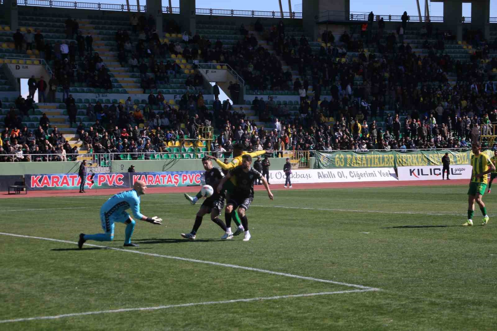 Trendyol 1. Lig: Şanlıurfaspor: 0 - Kocaelispor: 0 (Ma&ccedil; devam ediyor)
