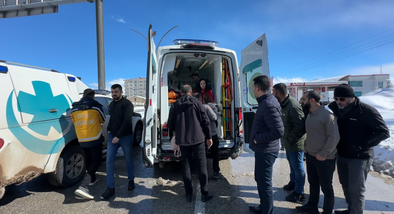 Y&uuml;ksekova&rsquo;da trafik kazası: 2 yaralı

