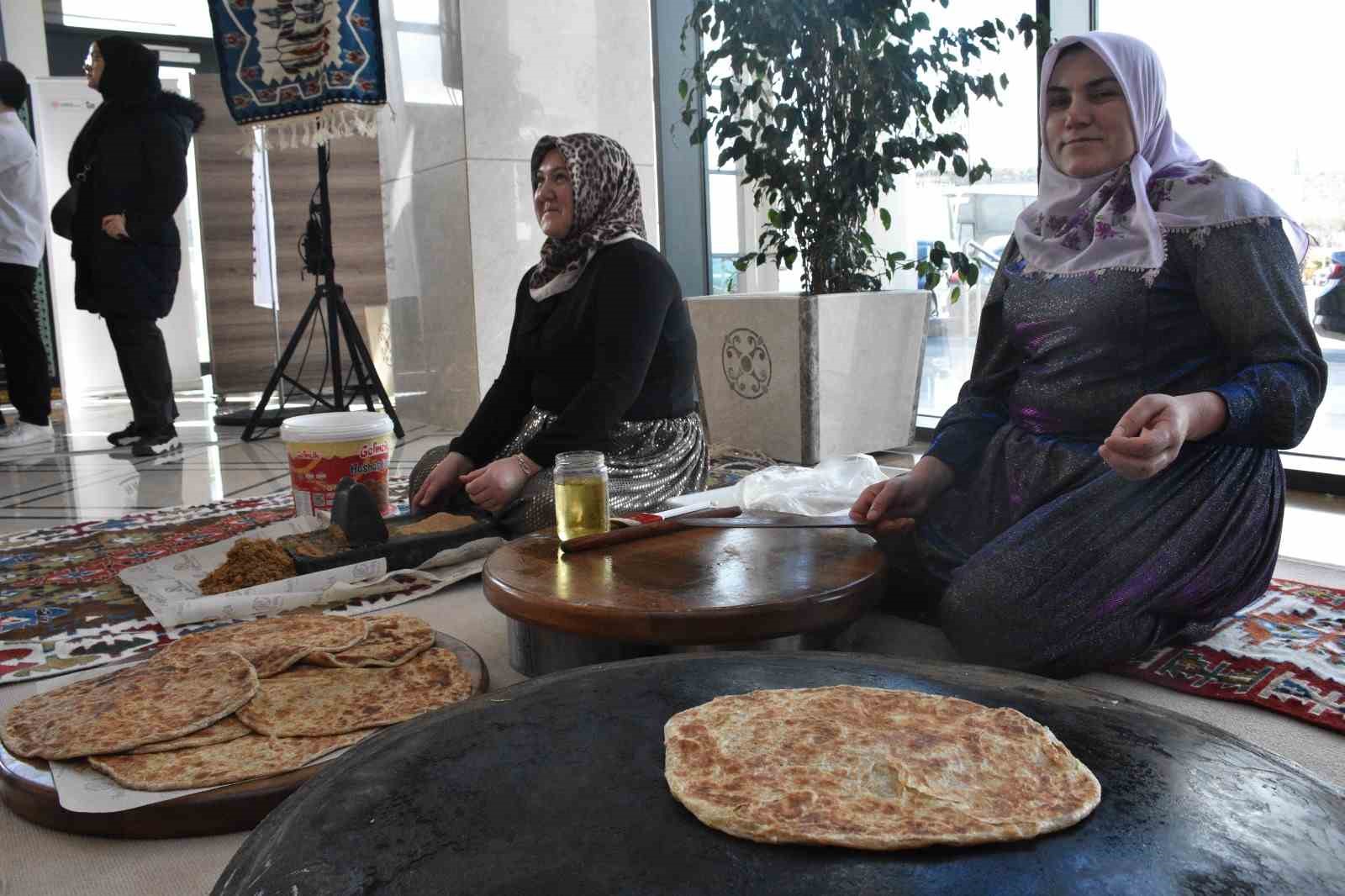 Damak &ccedil;atlatan lezzetlerin vazge&ccedil;ilmezi &lsquo;Afyon Haşhaşı&rsquo; tanıtıldı
