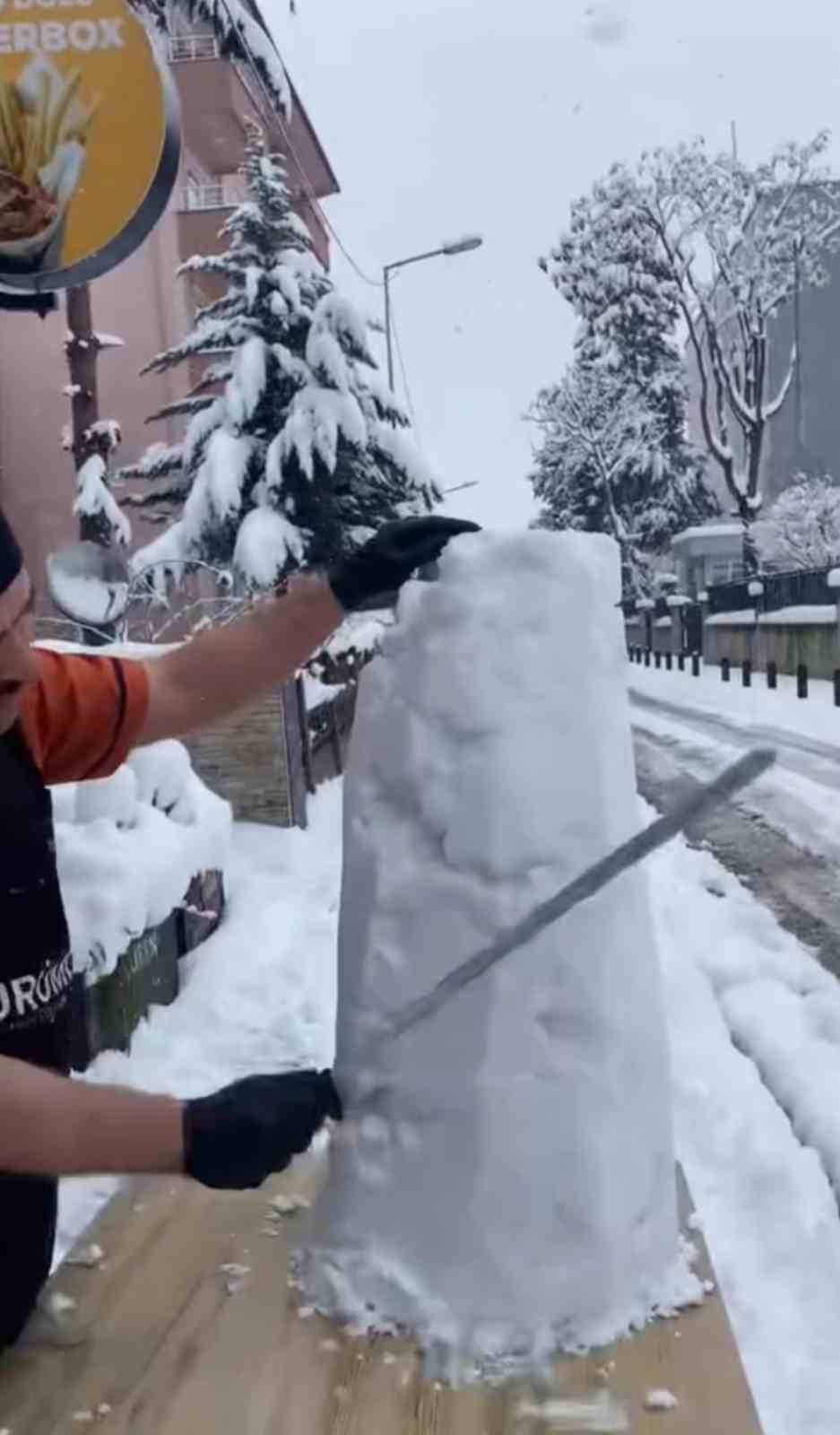 Kardan gelin ile damat yapıp altın taktılar
