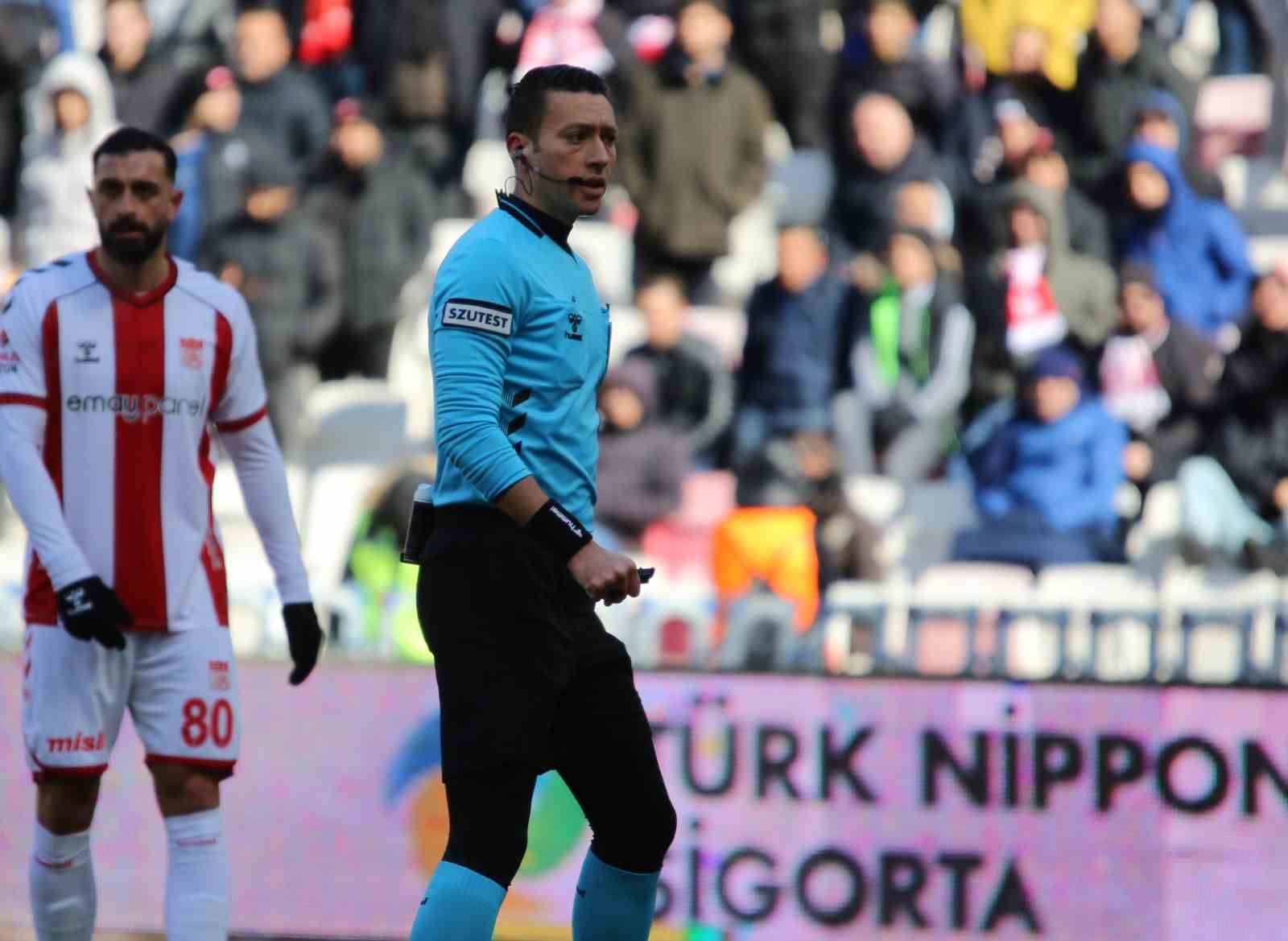 Trendyol S&uuml;per Lig: Sivasspor: 1 - Konyaspor: 1  (İlk yarı)
