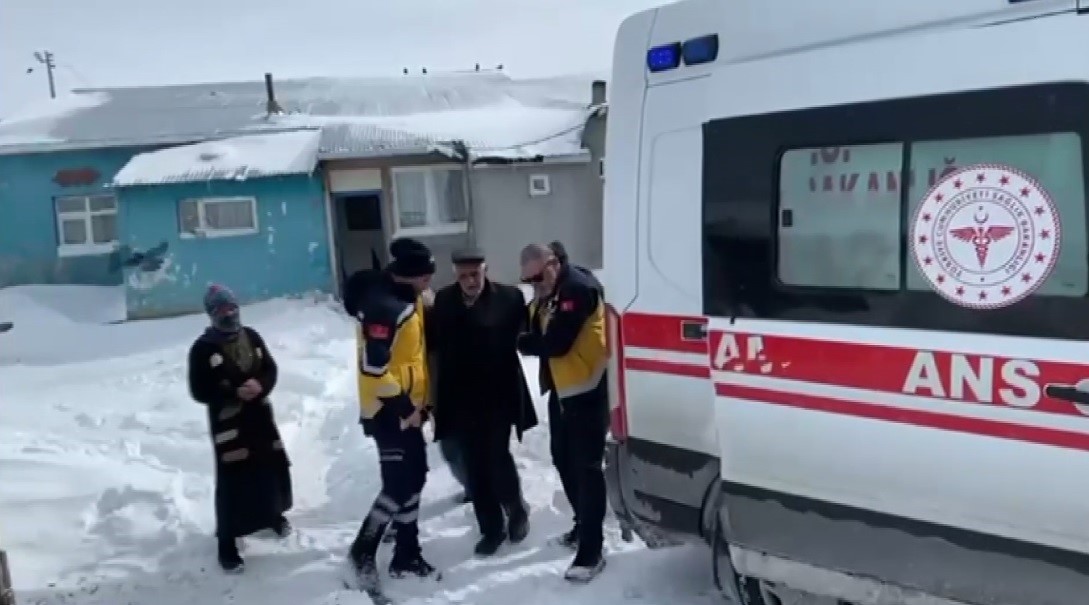 Kars’ta ekipler 68 yaşındaki hasta için seferber oldu