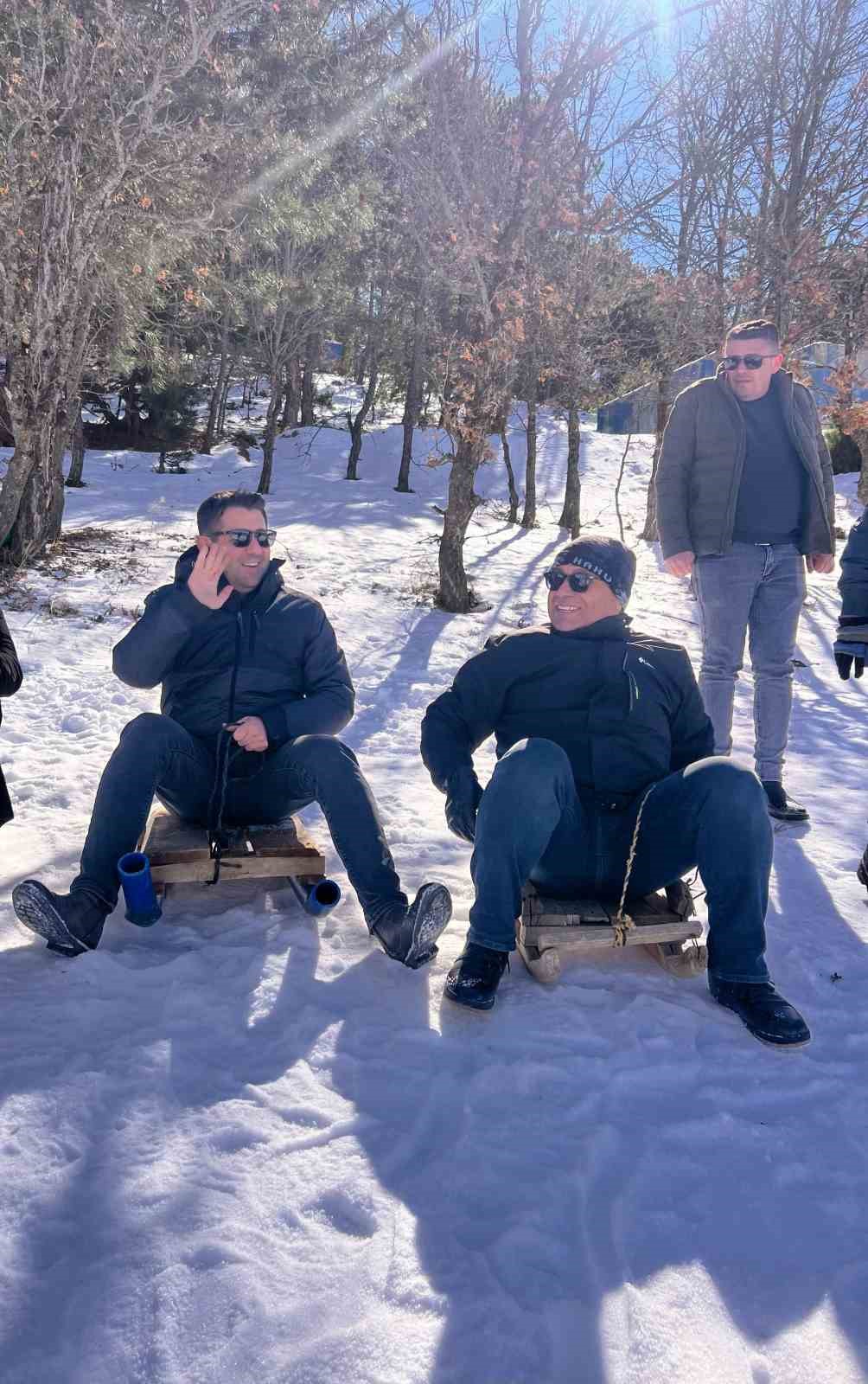 Adana’da köy usulü kayak şöleni