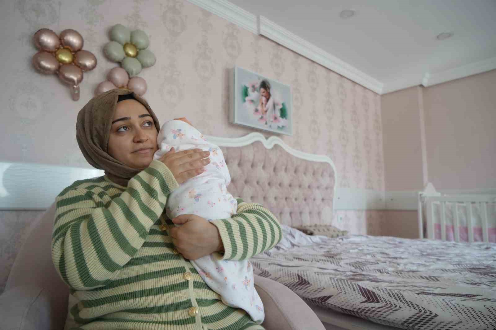 Normal doğumla bebeğini dünyaya getiren kadın doğum uzmanı: "Normal doğumun konforu çok farklı"