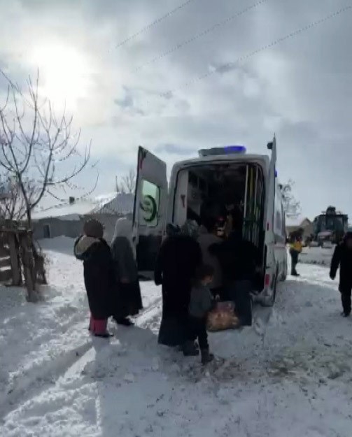 Hamile kadın 6 saatte hastaneye ulaştırıldı
