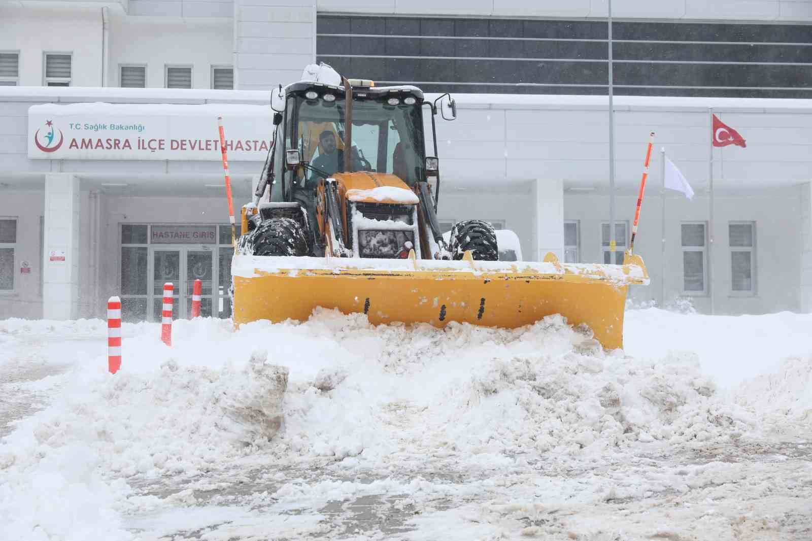 Karadeniz’in turizmde gözde şehri beyaz örtü ile kaplandı