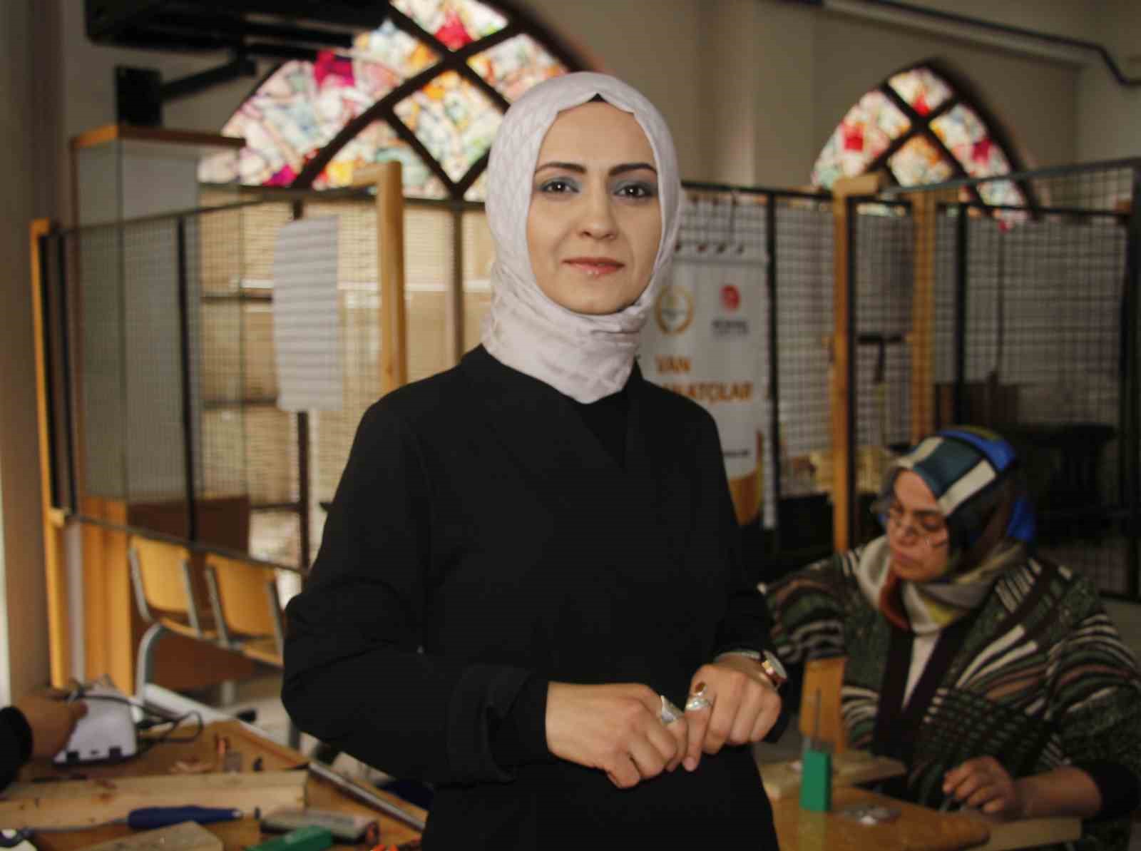Van&rsquo;da unutulmaya y&uuml;z tutmuş bakır işlemeciliği sanata d&ouml;n&uuml;ş&uuml;yor
