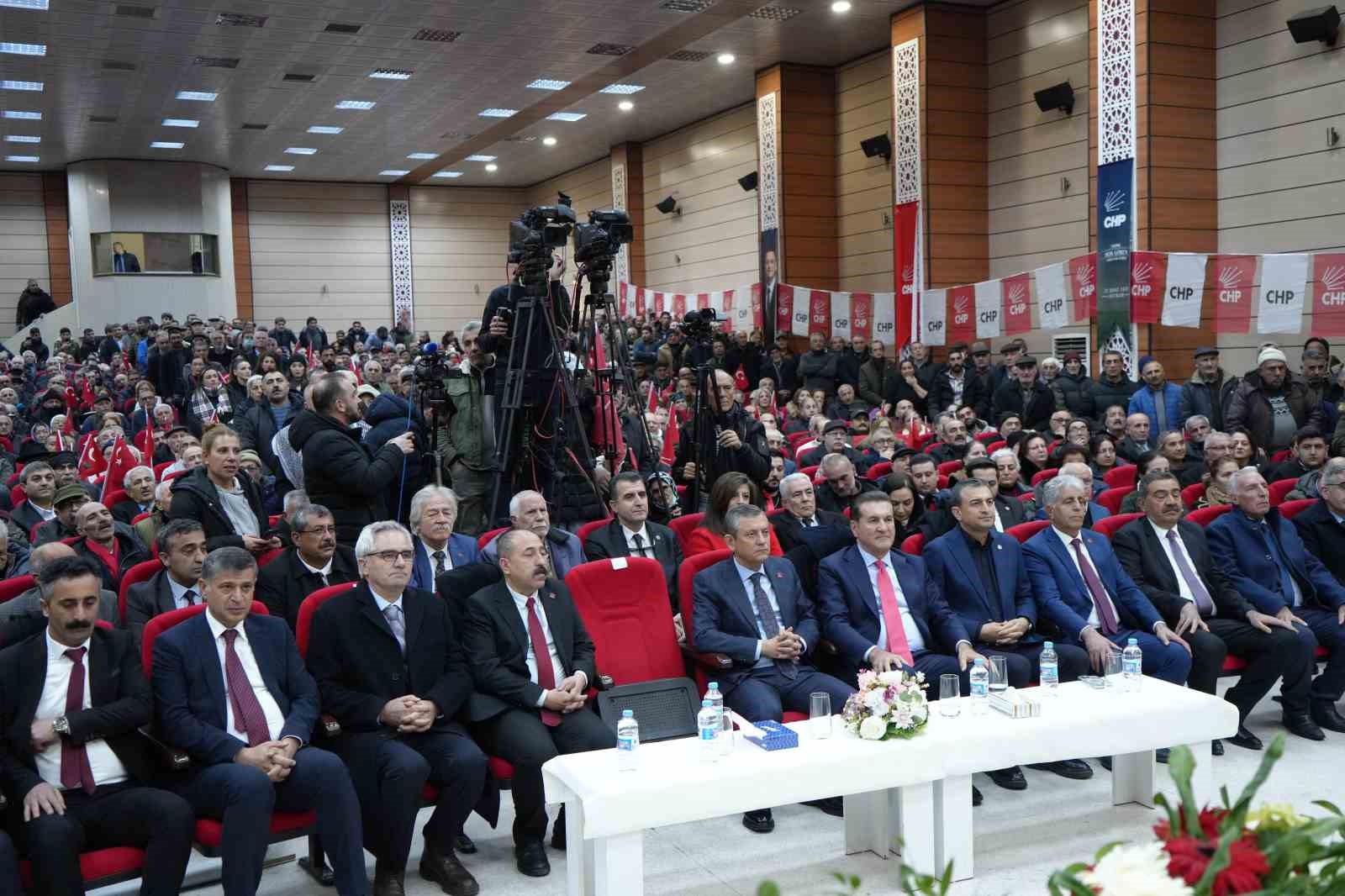 CHP Genel Başkanı Özel: "Size suyu sudan ucuza vereceğiz, elektrik parasını mahsulden ve faizsiz olarak tahsil edeceğiz"