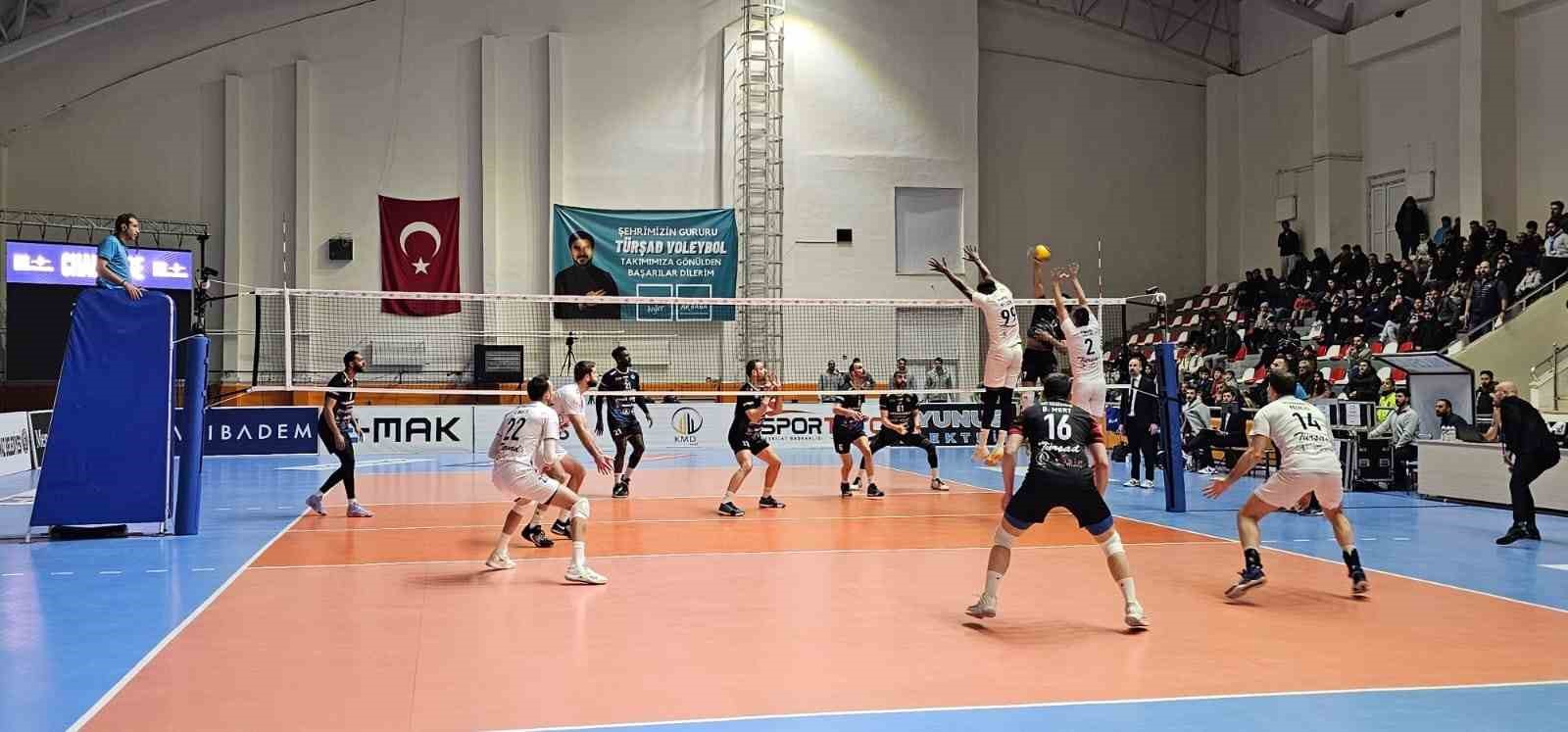 Efeler Ligi: TÜRŞAD: 1 - Bursa Büyükşehir Belediyespor: 3