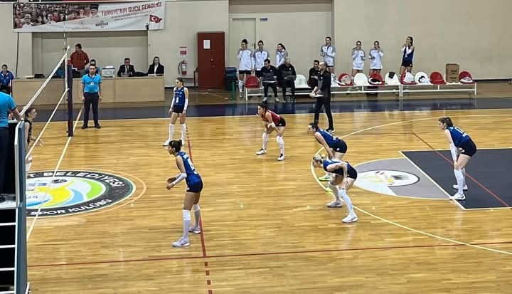 Boz&uuml;y&uuml;k Belediyesi Eğitim ve Spor Kul&uuml;b&uuml; deplasmanda kazandı
