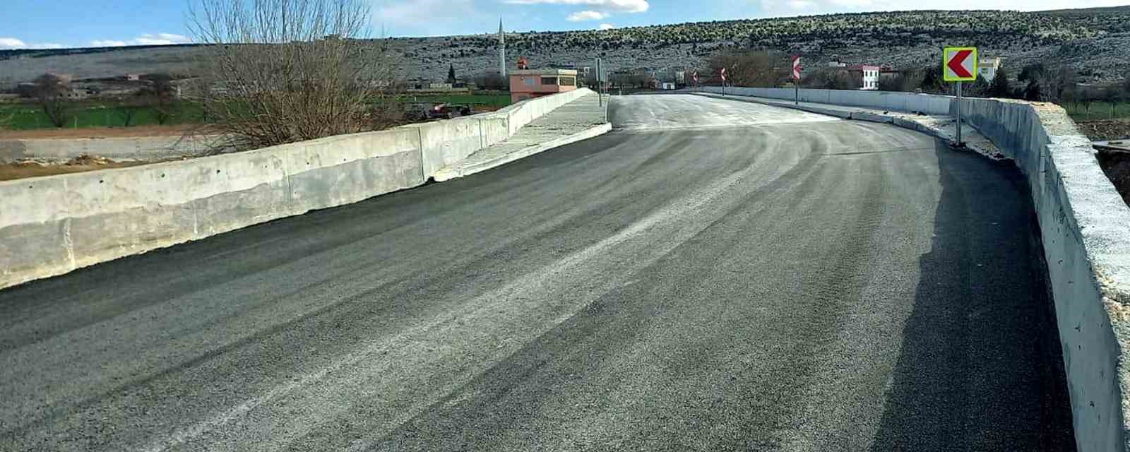 Araban’da yenilenen Eski Altıntaş Köprüsü ulaşıma açıldı