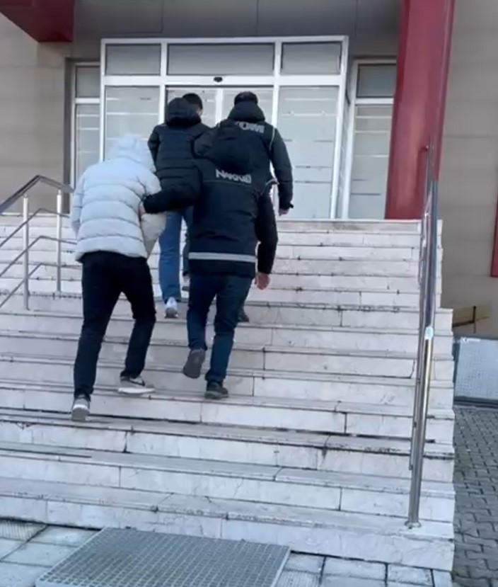 Manisa&rsquo;da uyuşturucu operasyonu: 2 kişi tutuklandı

