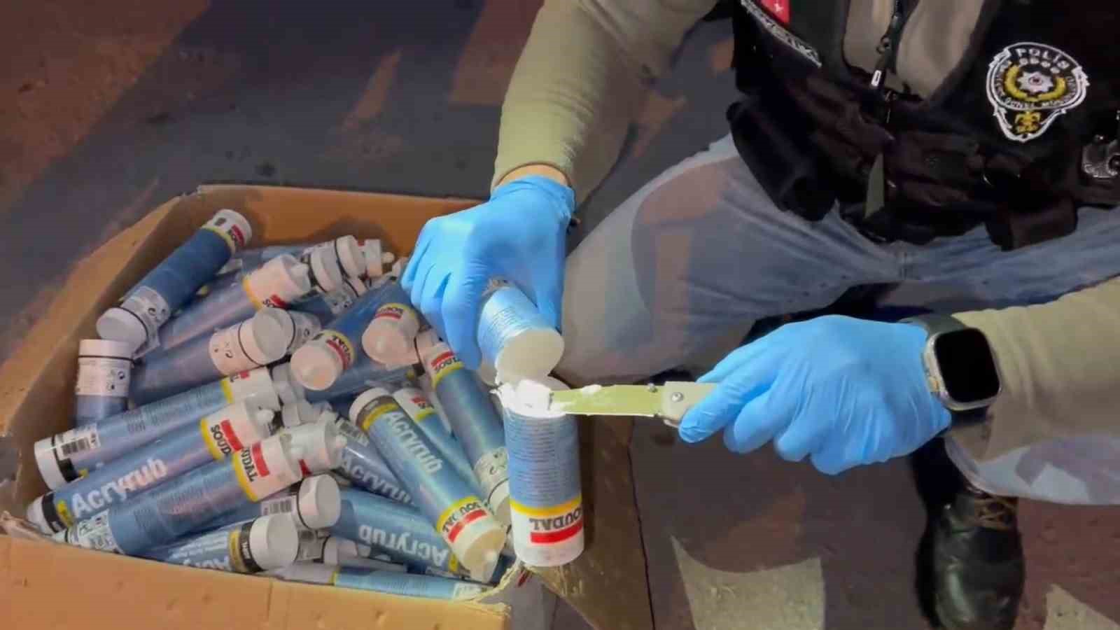 Kargoyla taşınıyordu, piyasa değeri 75 milyon lira: Slikon tüplerinden 52,5 kilogram uyuşturucu çıktı