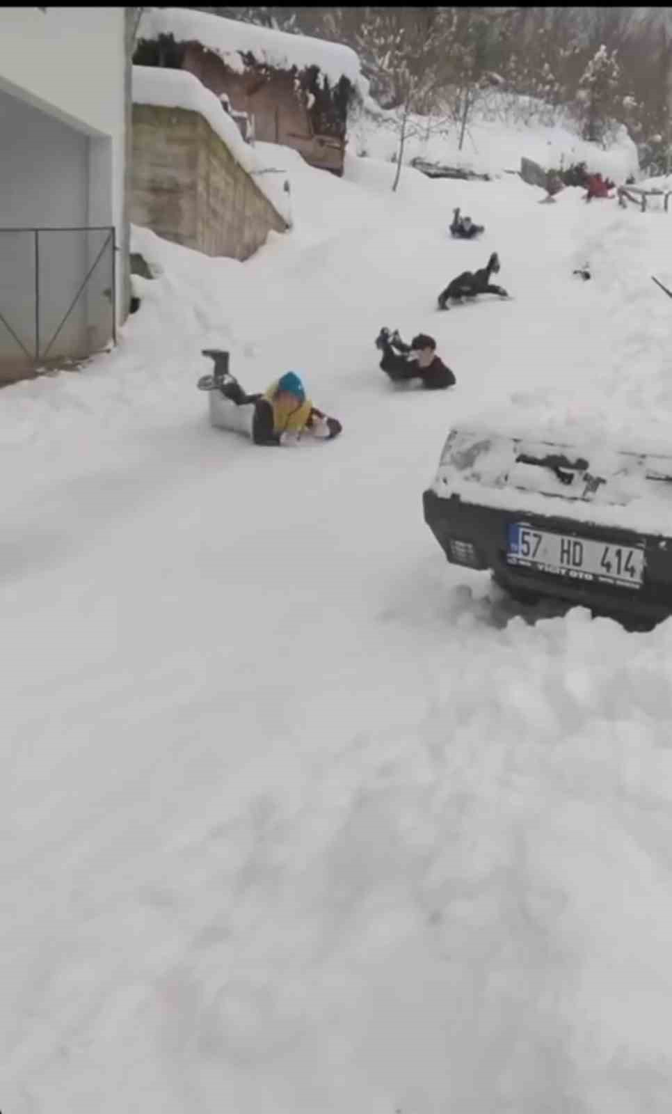 Sinop’ta kar yağışının ardından renkli görüntüler oluştu
