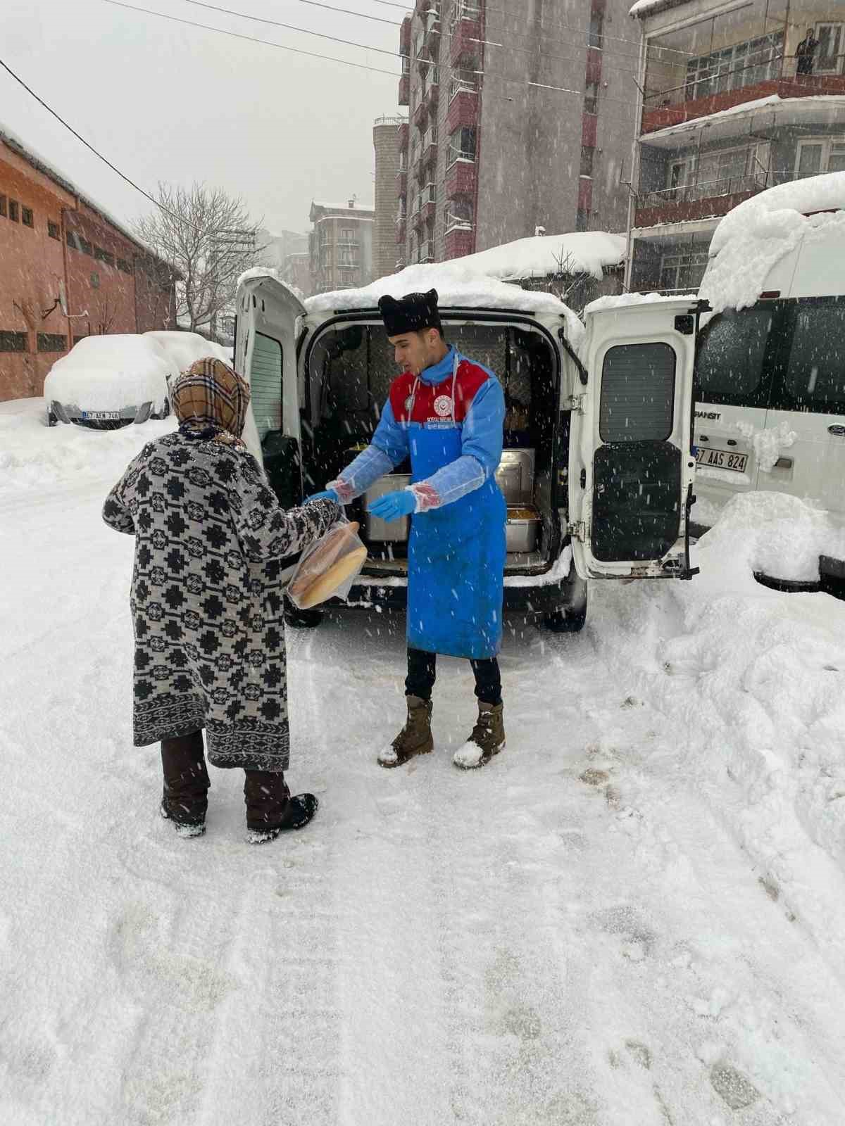 Zonguldak’ta ihtiyaç sahiplerine destek sürüyor
