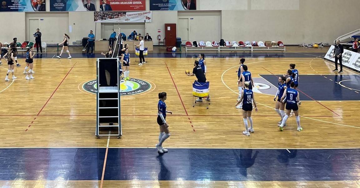 Voleybol Kadınlar 1. Lig: Bozüyük Belediyesi Eğitim Spor: 3 - Edremit Belediyesi Atınoluk Spor: 1
