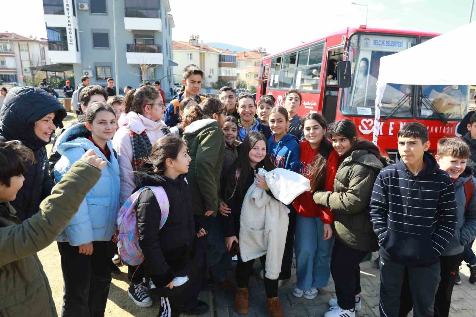 Selçuk’ta öğrenciler mutlu başkan mutlu
