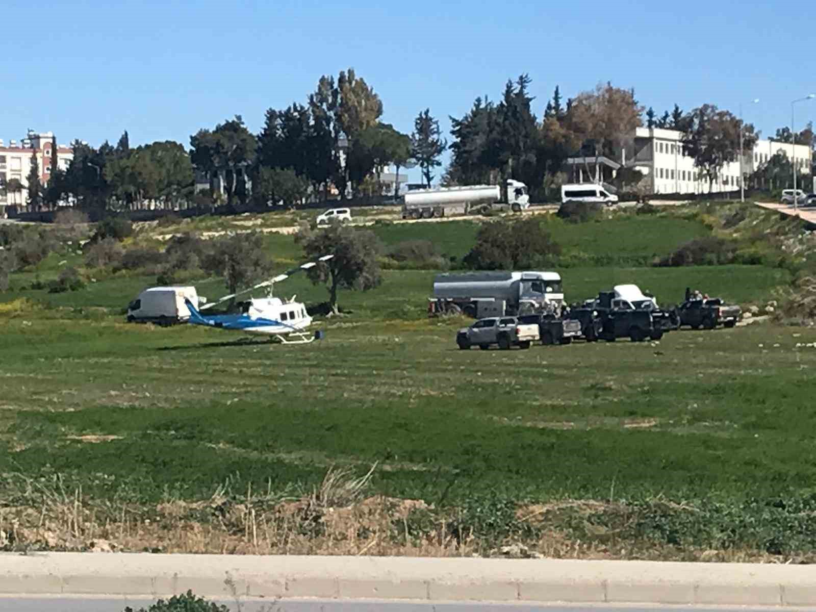 Helikopter, malzeme ve personel ikmalini boş arazide yaptı
