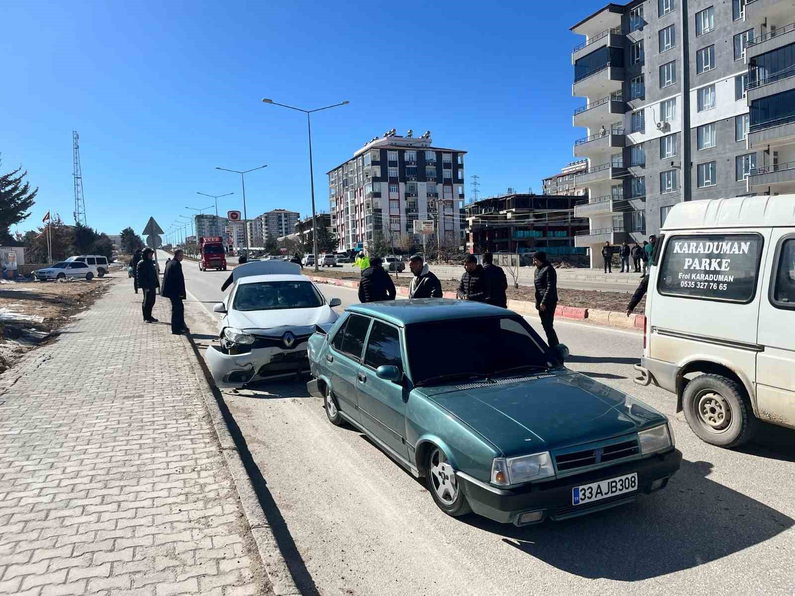 Adıyaman’da zincirleme trafik kazasında 1 kişi yaralandı
