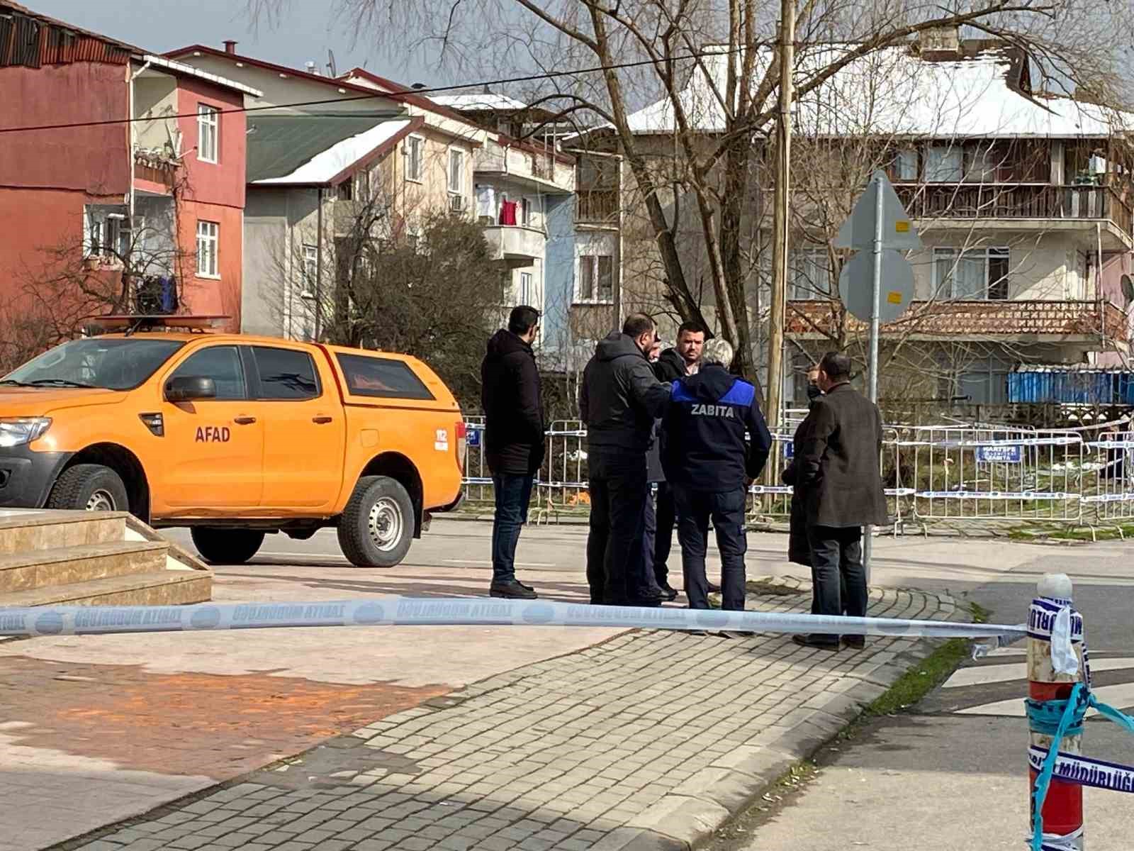 Altı gündür yanan metan gazının başından biran bile ayrılmıyorlar
