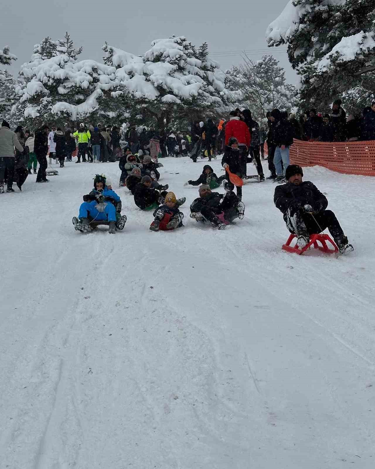 Tokat’ta kızağını alan yaylaya koştu
