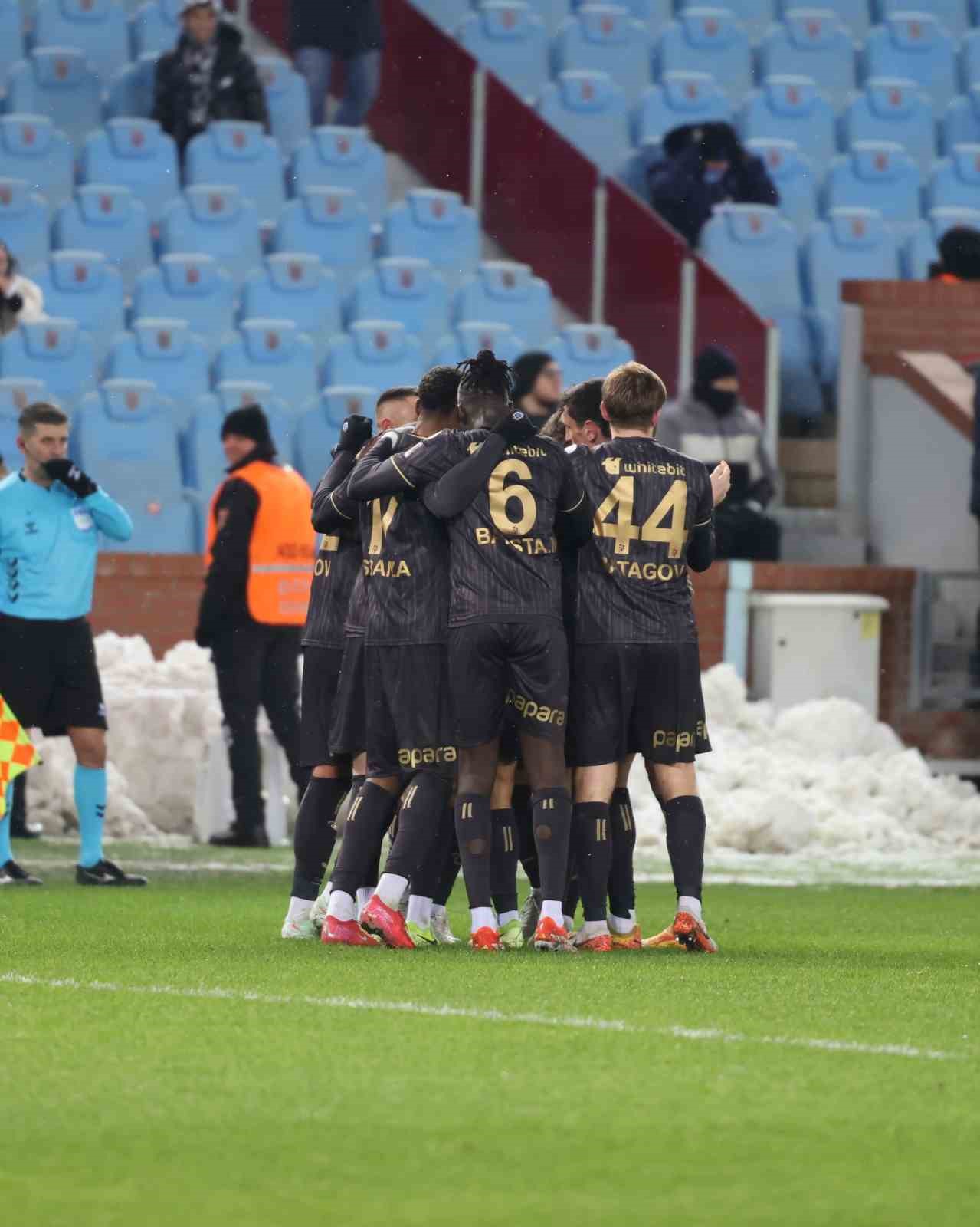 Trendyol Süper Lig: Trabzonspor: 2 - Gaziantep FK: 0 (İlk yarı)
