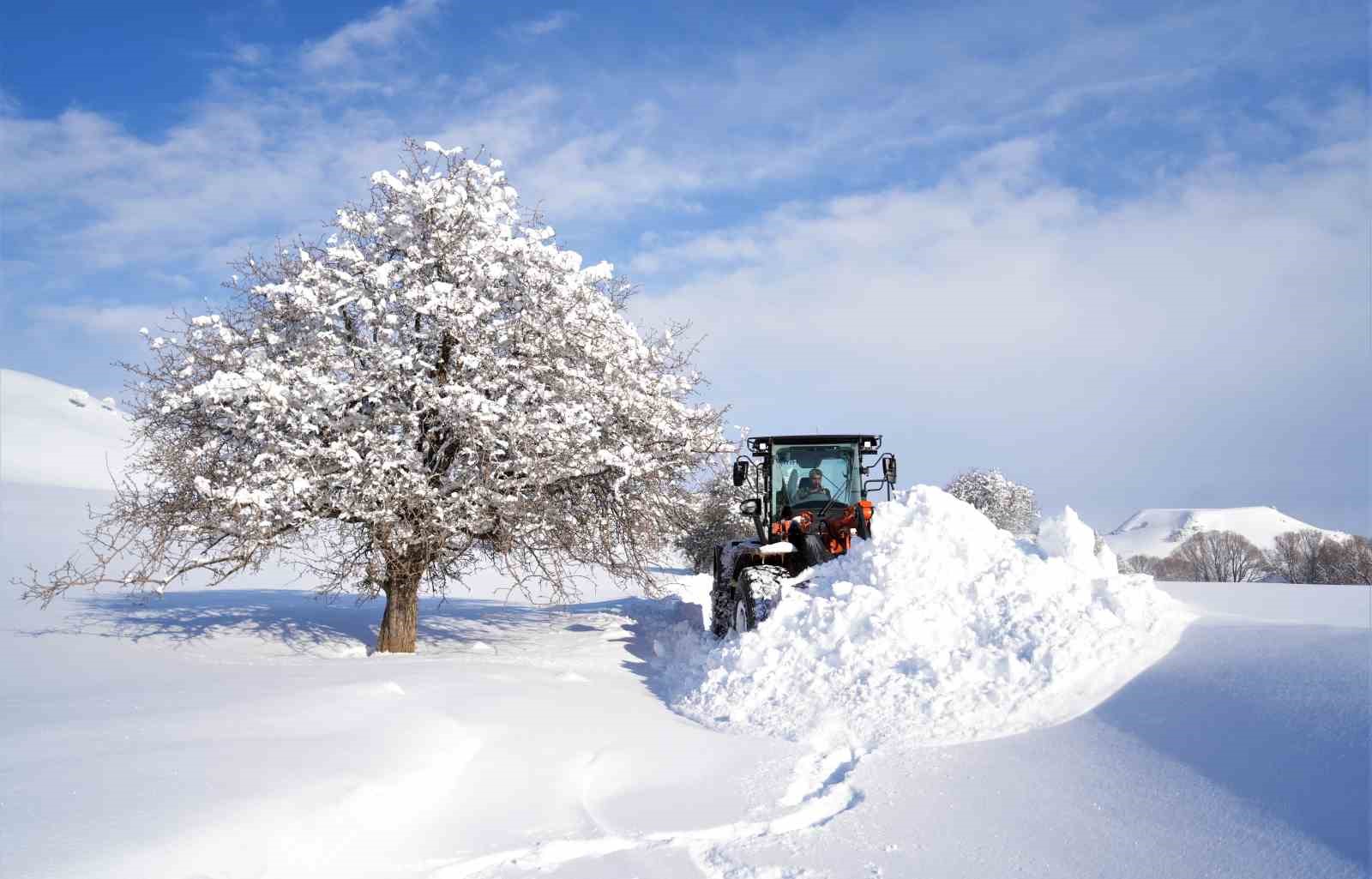 Muş’ta kar kalınlığı 3 metreyi buldu