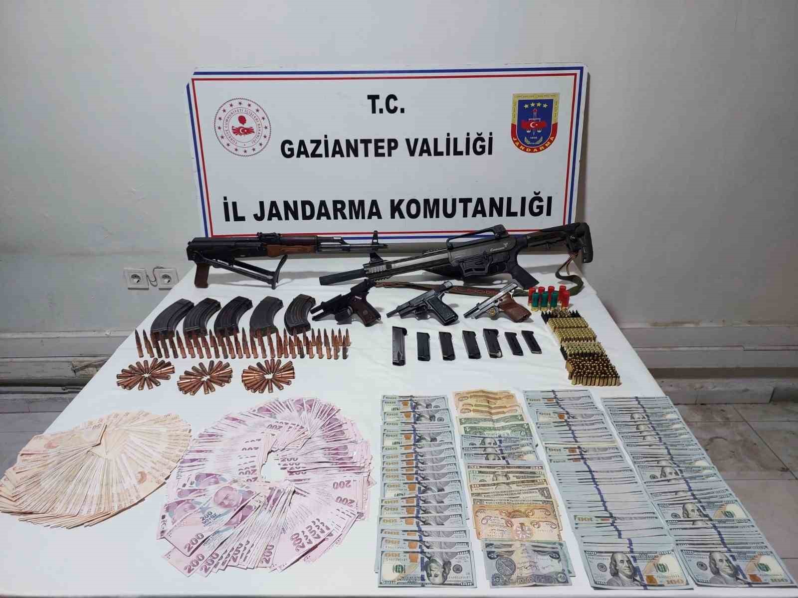 Gaziantep&rsquo;te 1,6 milyon TL değerinde ka&ccedil;ak akaryakıt ele ge&ccedil;irildi: 2 g&ouml;zaltı
