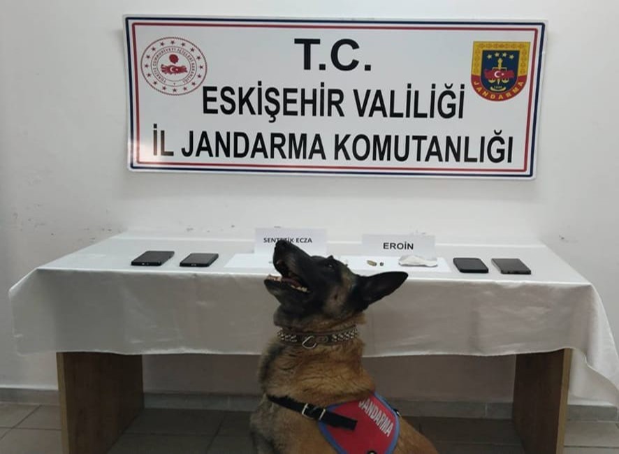 Antalya’dan Eskişehir’e uyuşturucu getiren şahıslar yakalandı