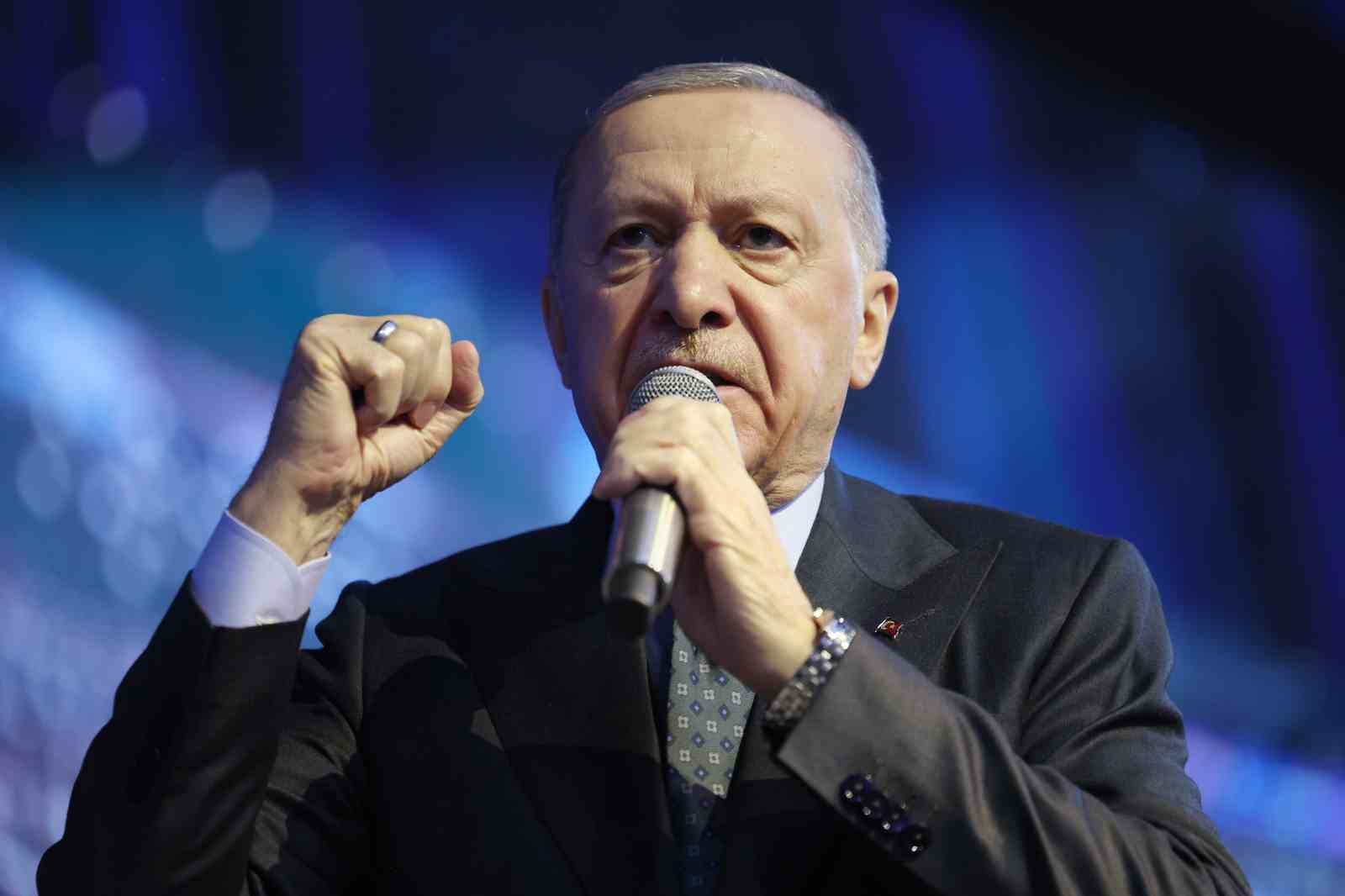 Cumhurbaşkanı Erdoğan: "MHP ve Sayın Bahçeli, Cumhur İttifakı çatısı altında, ülkemizin kronik sorunlarının çözümünde ön açıcı tavırlarıyla Türk siyasi tarihine ismini yazdırmıştır."