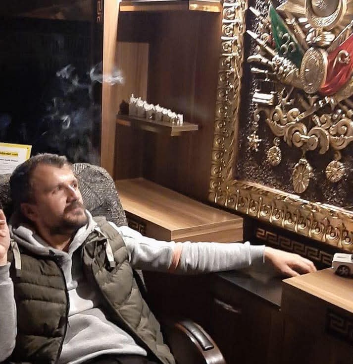 Kadın kocasını bı&ccedil;aklayarak &ouml;ld&uuml;rd&uuml;
