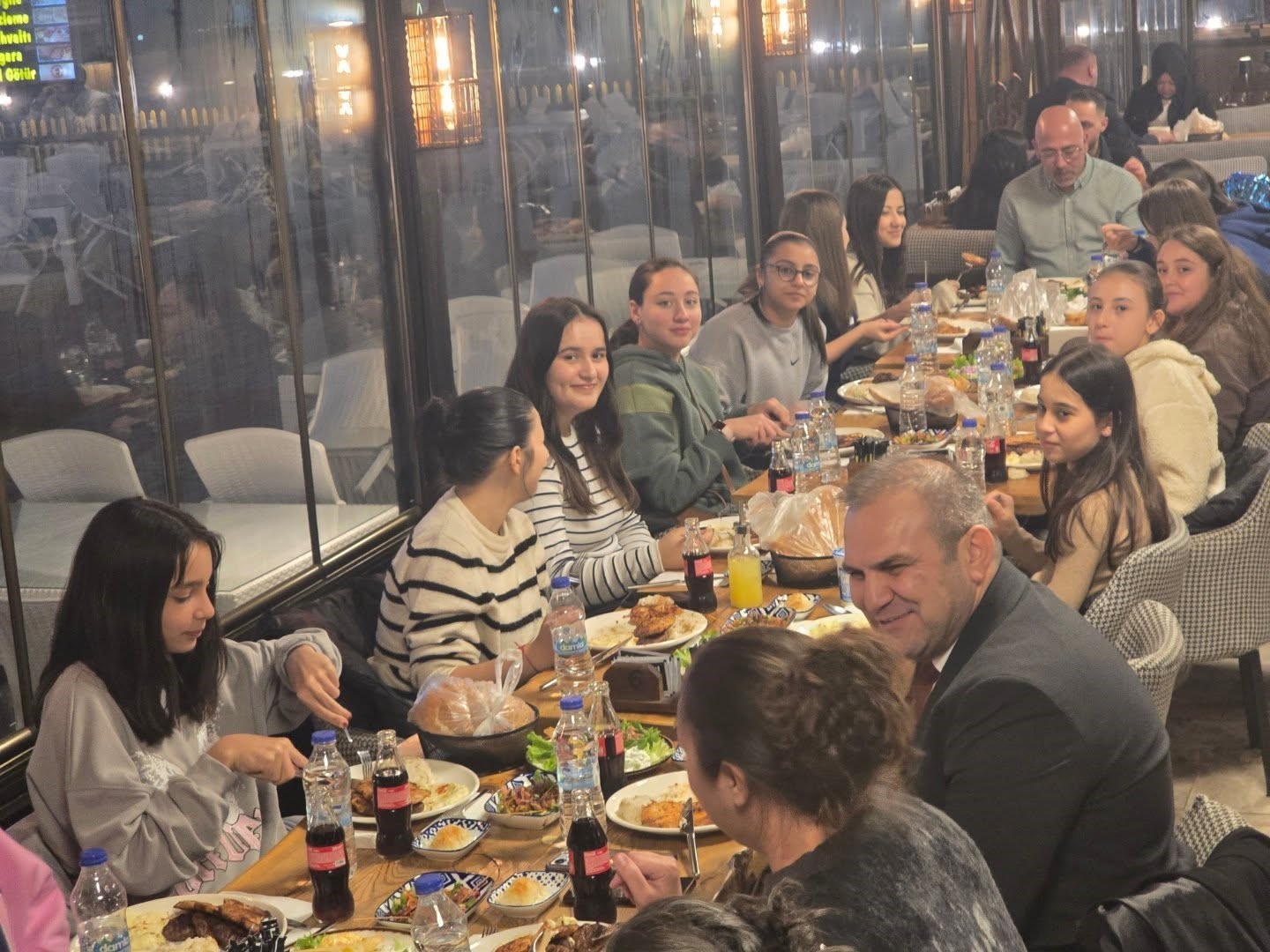 Bayırköy Kız Voleybol oyuncularına motivasyon yemeği