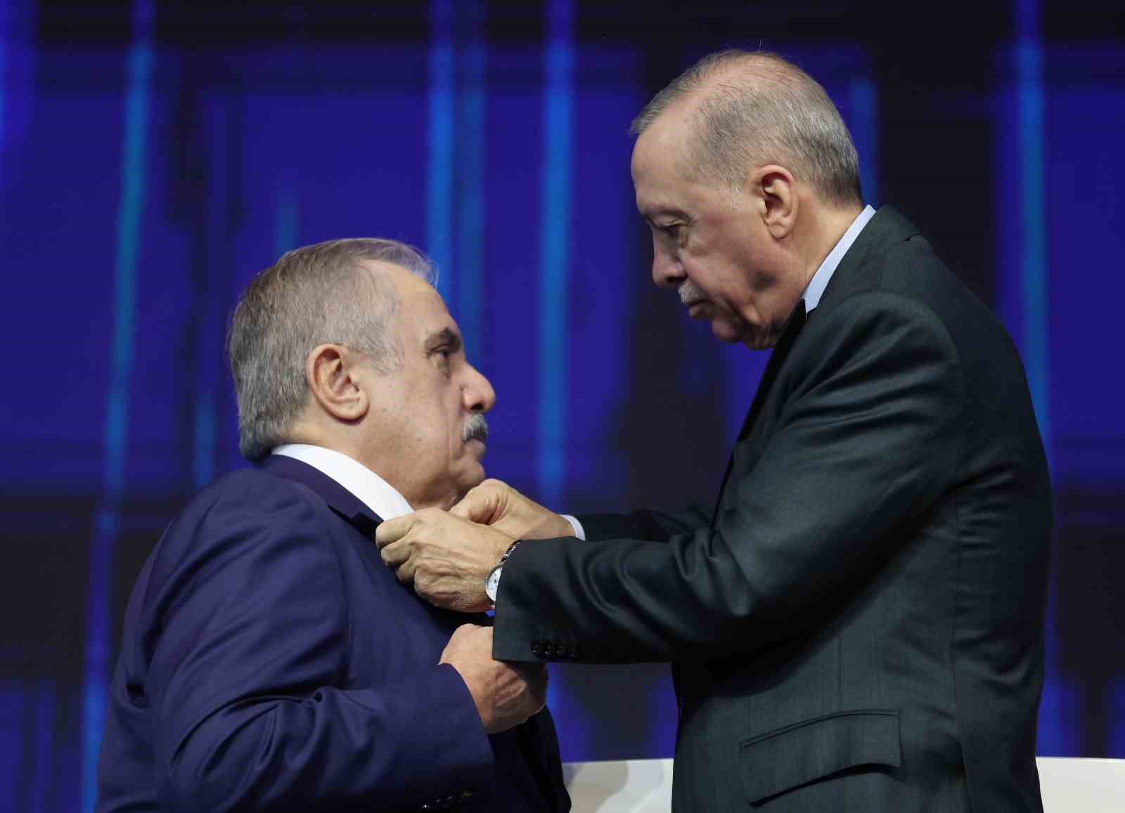 İYİ Parti’den istifa eden İstanbul Milletvekili Mehmet Salim Ensarioğlu, AK Parti’ye katıldı.