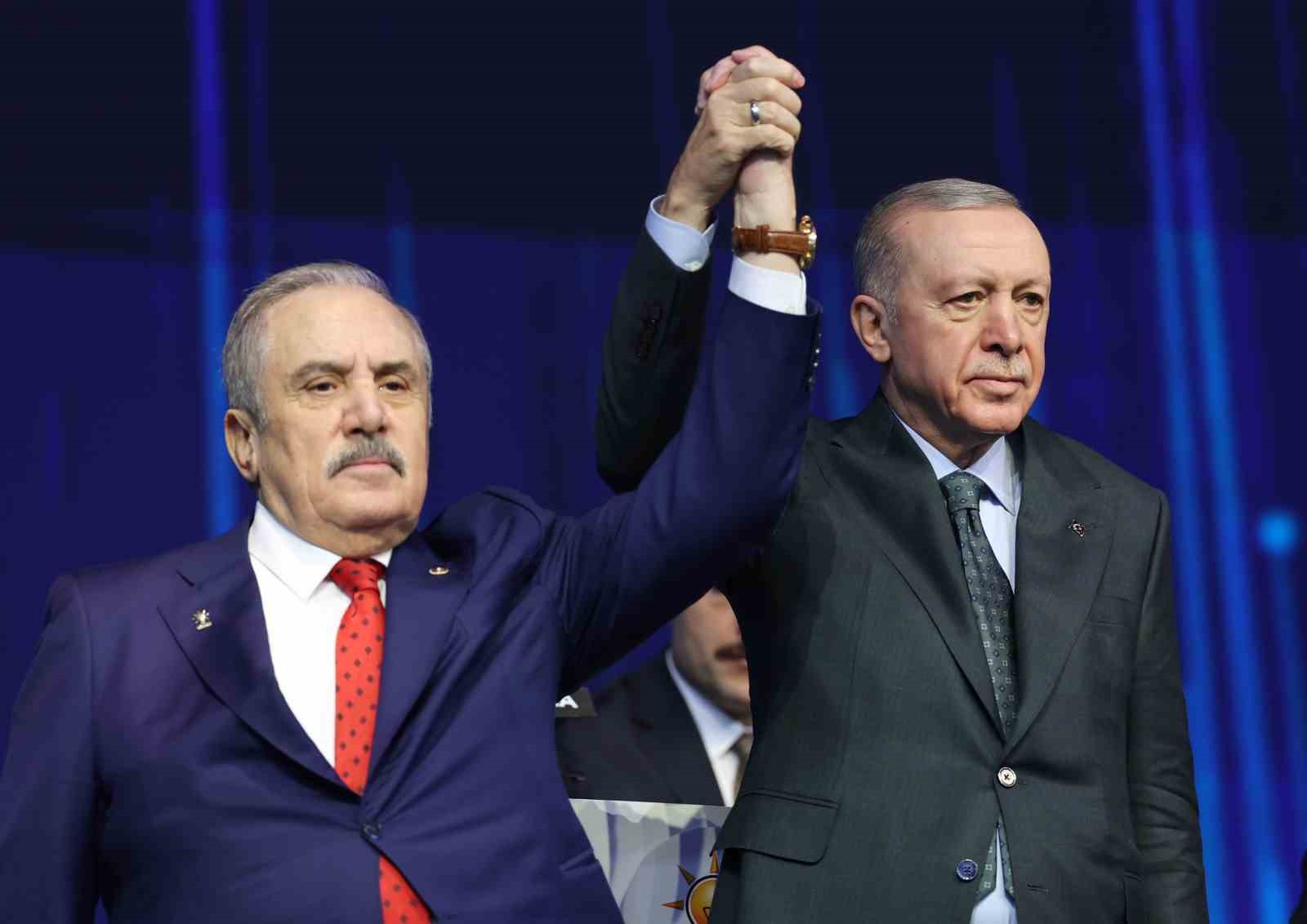 İYİ Parti&rsquo;den istifa eden İstanbul Milletvekili Mehmet Salim Ensarioğlu, AK Parti&rsquo;ye katıldı.
