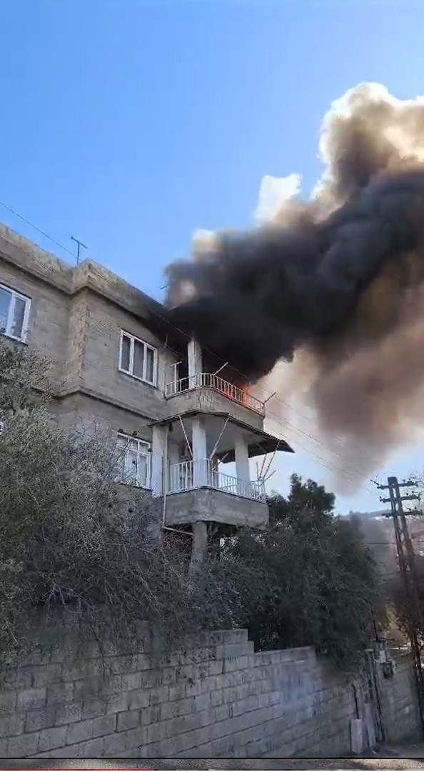 Gaziantep&rsquo;te devrilen soba yangına sebep oldu
