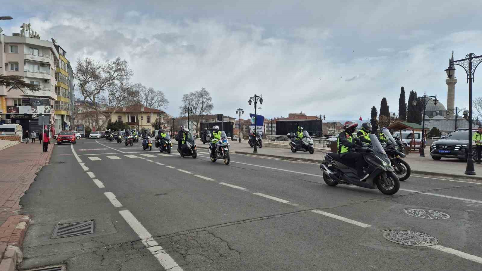 Motosikletlilerden ’katil bariyer’ eylemi