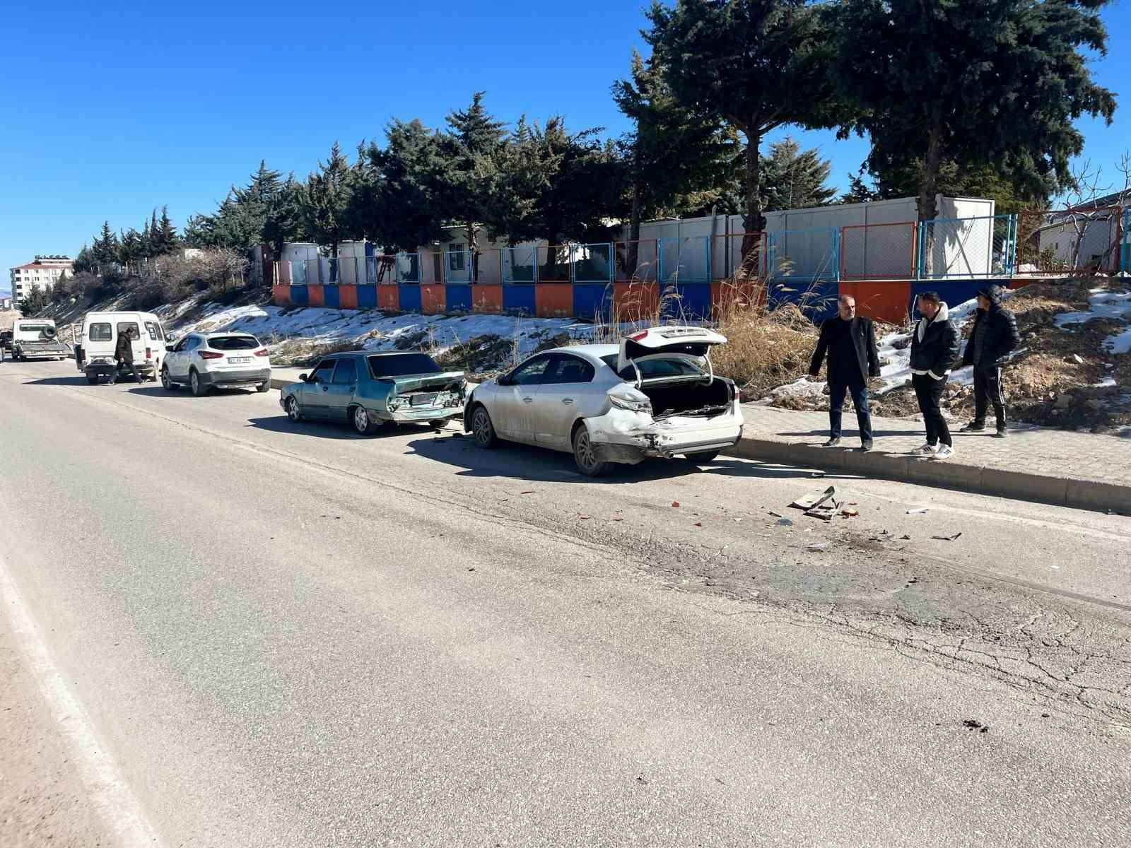 Adıyaman’da zincirleme trafik kazasında 1 kişi yaralandı