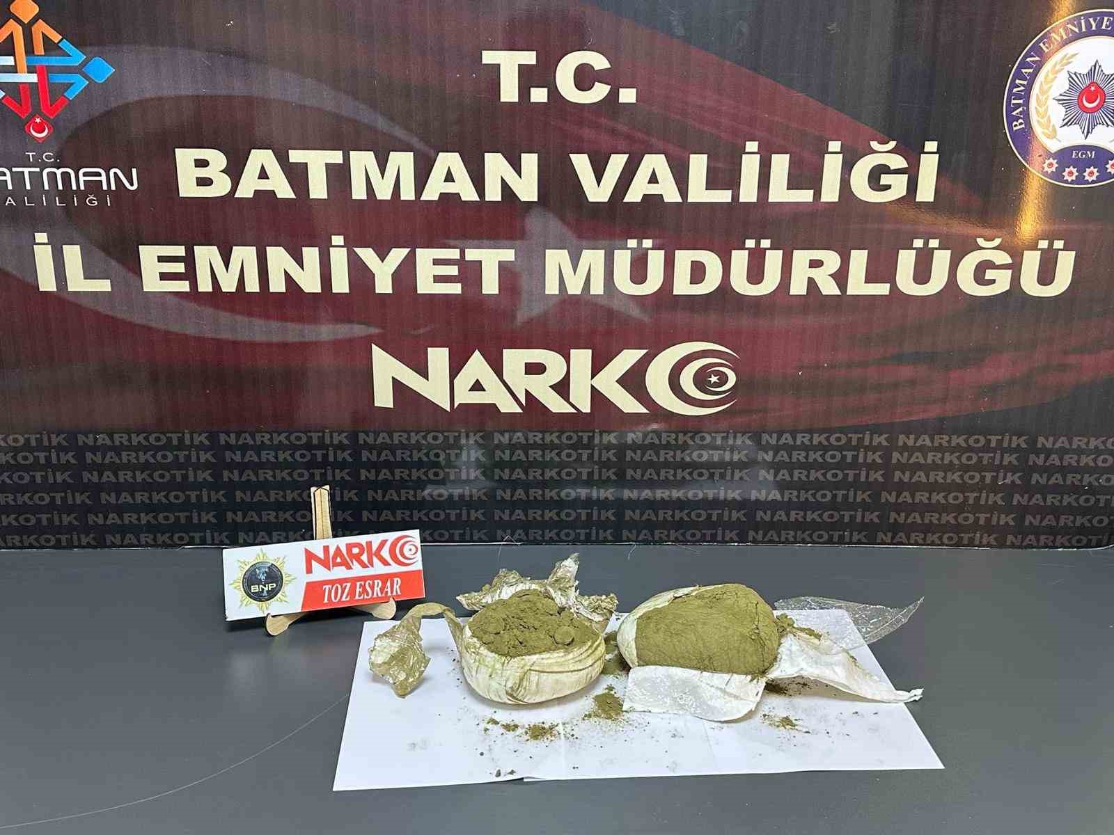 Batman’da otomobilde 1 kilo toz esrar ele geçirildi: 2 tutuklama
