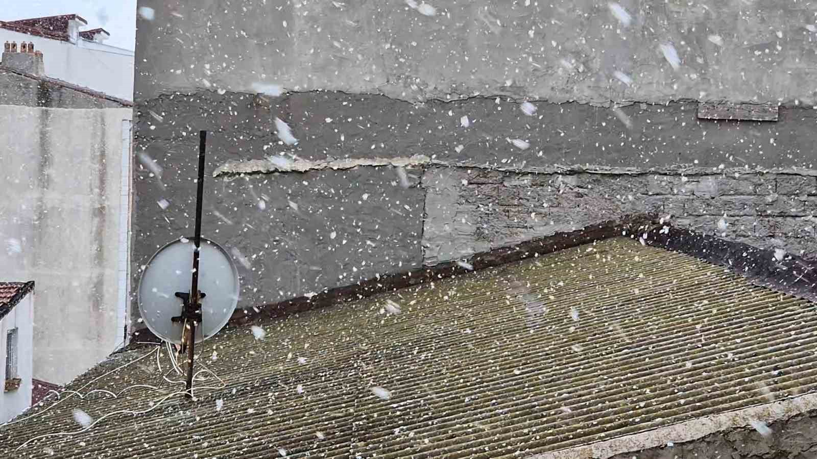 Tekirdağ&rsquo;da lapa lapa kar yağışı
