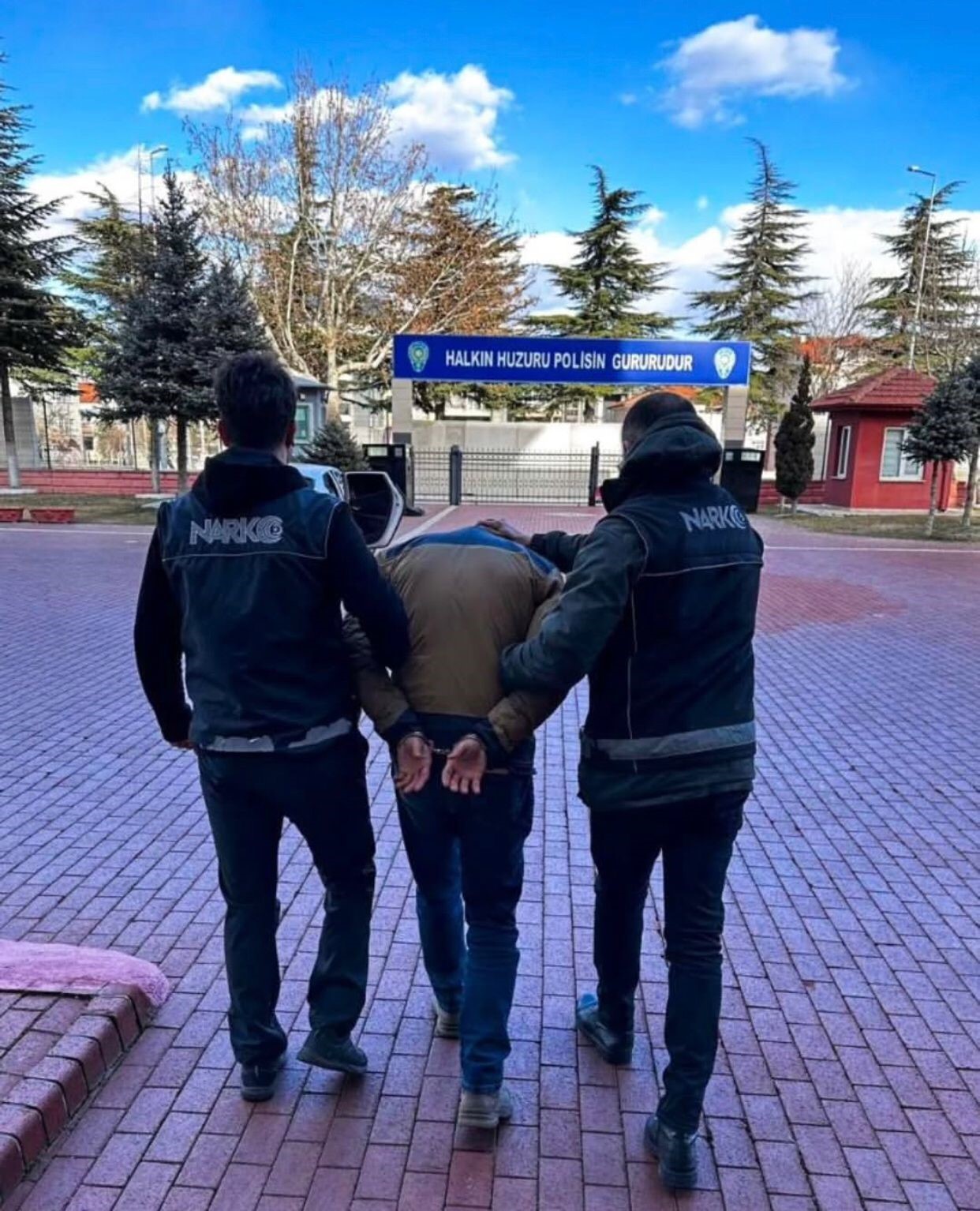 Isparta&rsquo;da uyuşturucu operasyonu: 2 bin 700 ecstasy haplık MDMA ele ge&ccedil;irildi
