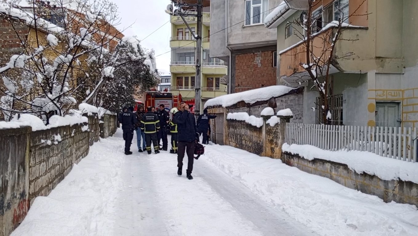 Samsun&rsquo;da 2 katlı binada yangın

