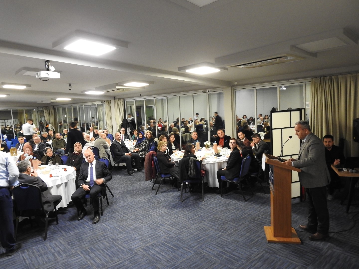 Emekli olan eski rektöre vefa gecesi