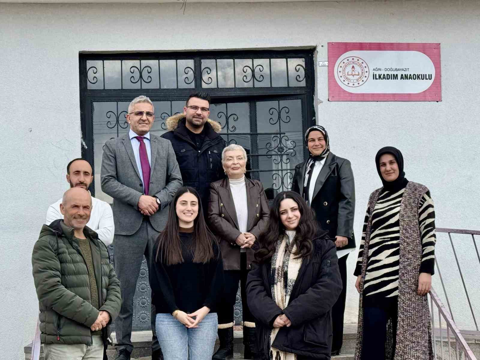 Ağrı&rsquo;daki &ccedil;ocuklar &rsquo;Mutluluk Harekatı&rsquo; ile hayallerindeki oyuncaklara kavuştu
