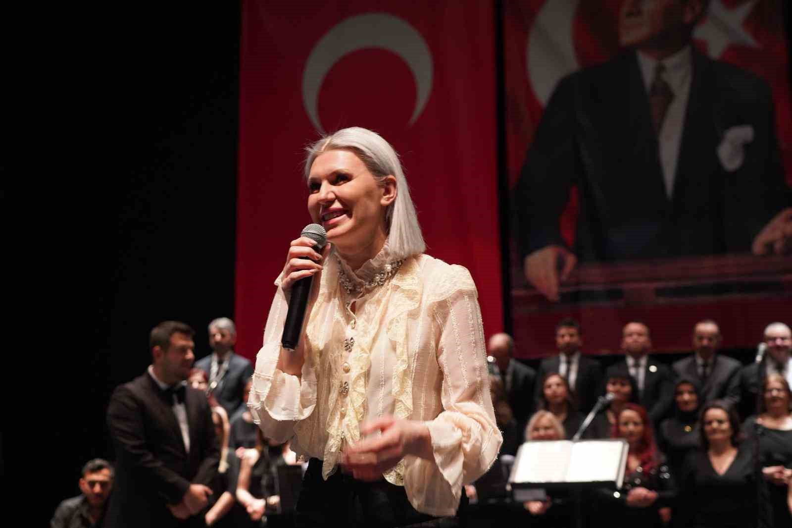 G&ouml;n&uuml;l Sesinden Nağmeler adlı konsere yoğun ilgi
