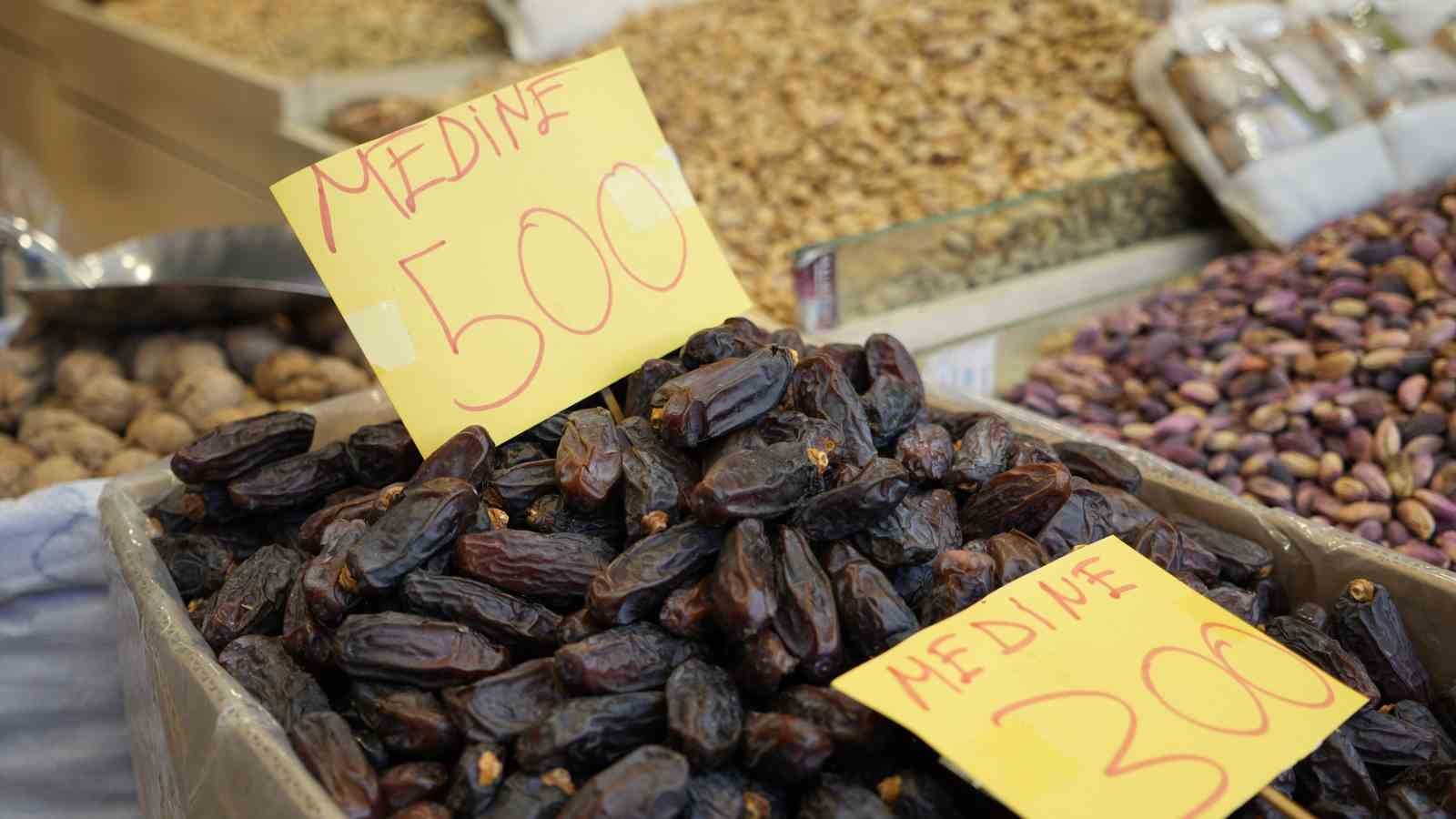 Hurma fiyatının sabit kalması vatandaşın yüzünü güldürdü
