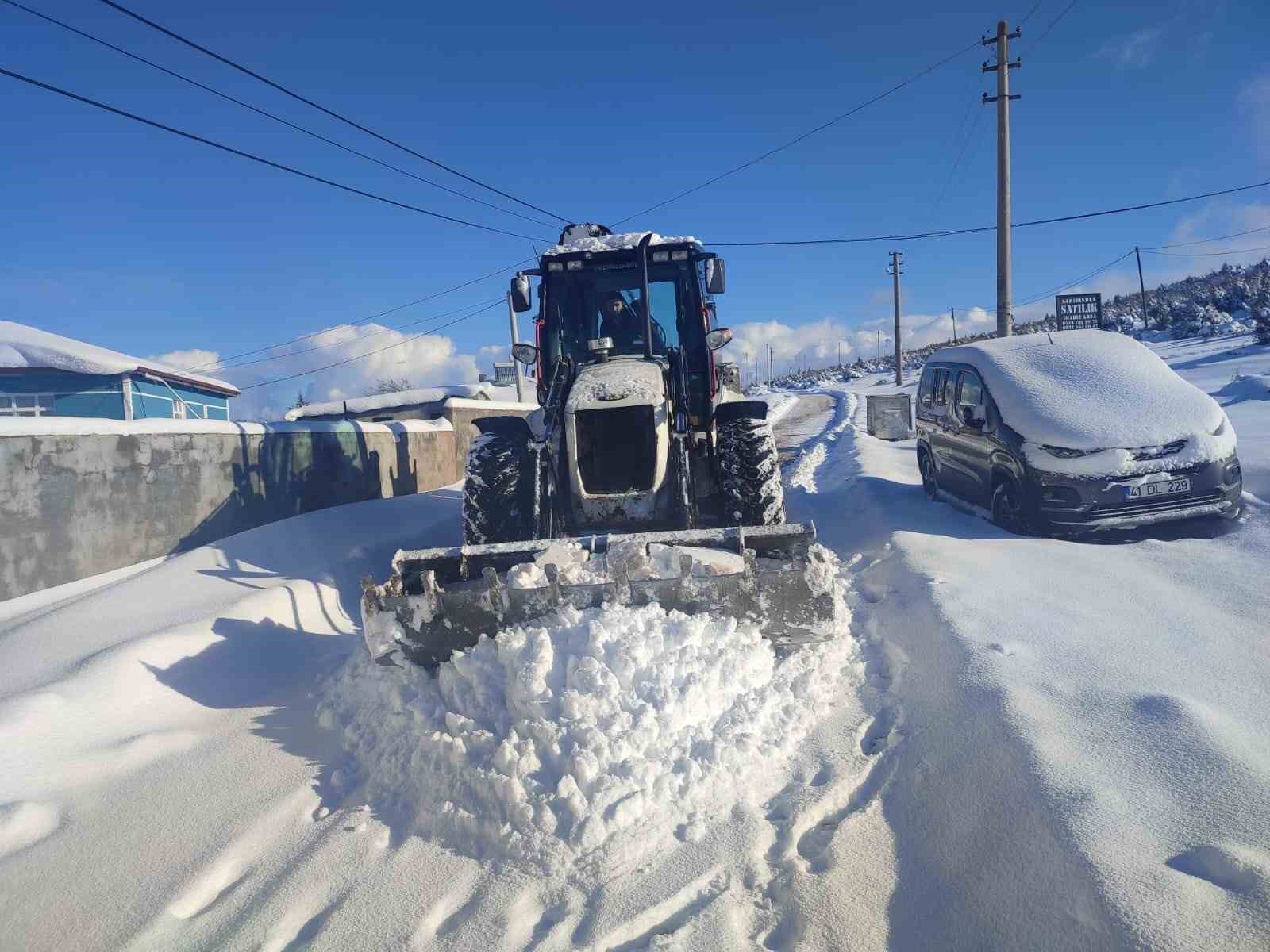 Körfez’de yollara 2 bin 750 ton tuz döküldü
