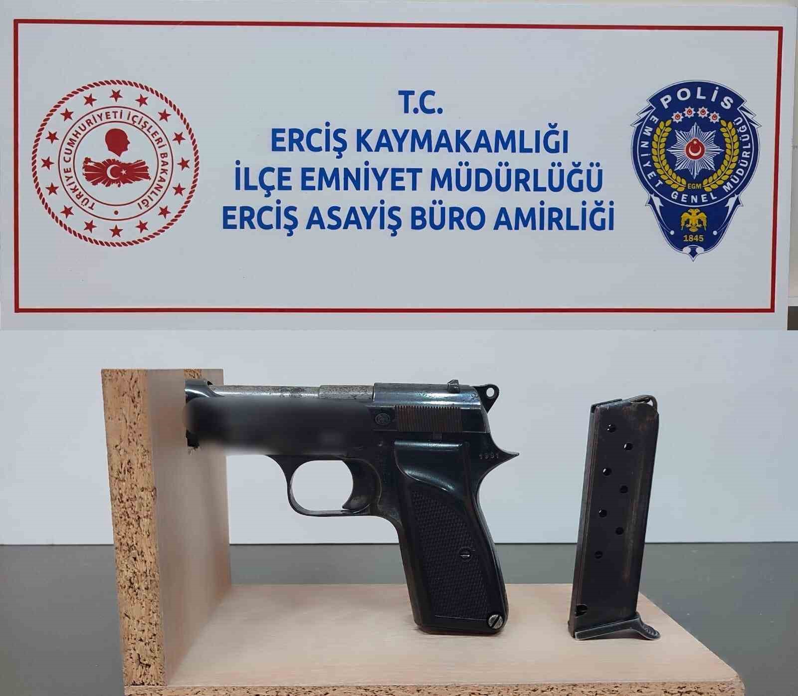 Van’da değişik suçlardan aranan 74 kişi tutuklandı